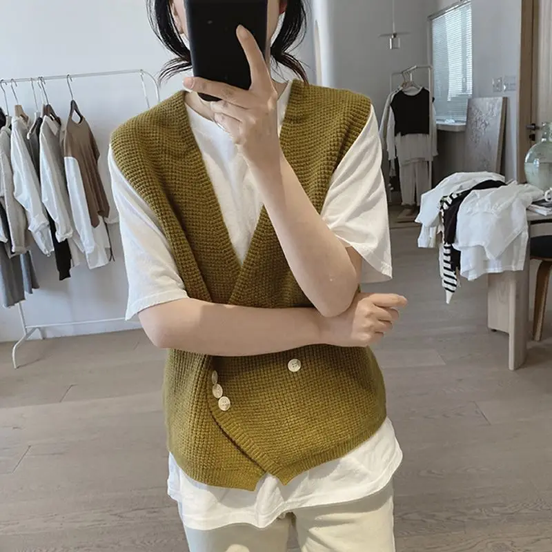 Small Style V-neck Knitted Tank Top Women's Spring and Autumn New Loose, Simple, Slim
Small Style V-neck Knitted Tank Top Women's Spring and Autumn New Loose, Simple, Slim