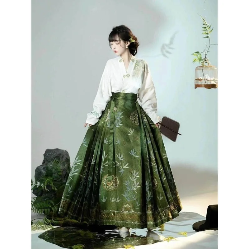 Summer green Ming-made Hanfu suit, new Chinese fairy top, daily commuting woven gold horse dress for women
Summer green Ming-made Hanfu suit, new Chinese fairy top, daily commuting woven gold horse dress for women