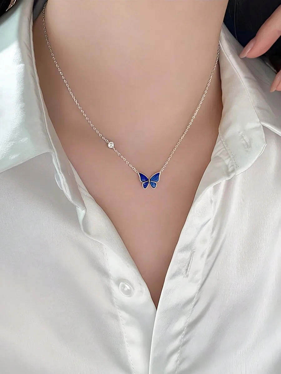 Stylish Color-Changing Butterfly Necklace For Women, Perfect For Casual, Party And Formal Occasions
Stylish Color-Changing Butterfly Necklace For Women, Perfect For Casual, Party And Formal Occasions