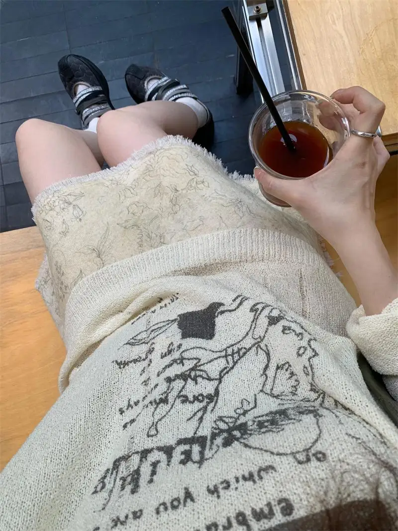 Вязаный свитер с длинными рукавами, черно-белый принт, ажурный, повседневный, свободный крой, женская вязаная одежда, круглый вырез, застежка на пуговицы
Вязаный свитер с длинными рукавами, черно-белый принт, ажурный, повседневный, свободный крой, женская вязаная одежда, круглый вырез, застежка на пуговицы