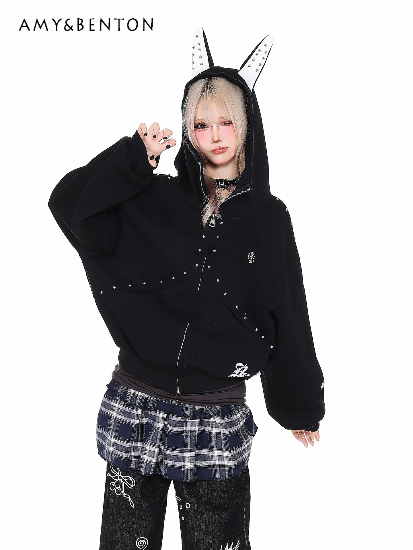 2025 Spring and Autumn New Retro Rivet Gray Hooded Sweatshirt for Women with Rivet Ears Loose White and Black Hooded Jacket
2025 Spring and Autumn New Retro Rivet Gray Hooded Sweatshirt for Women with Rivet Ears Loose White and Black Hooded Jacket