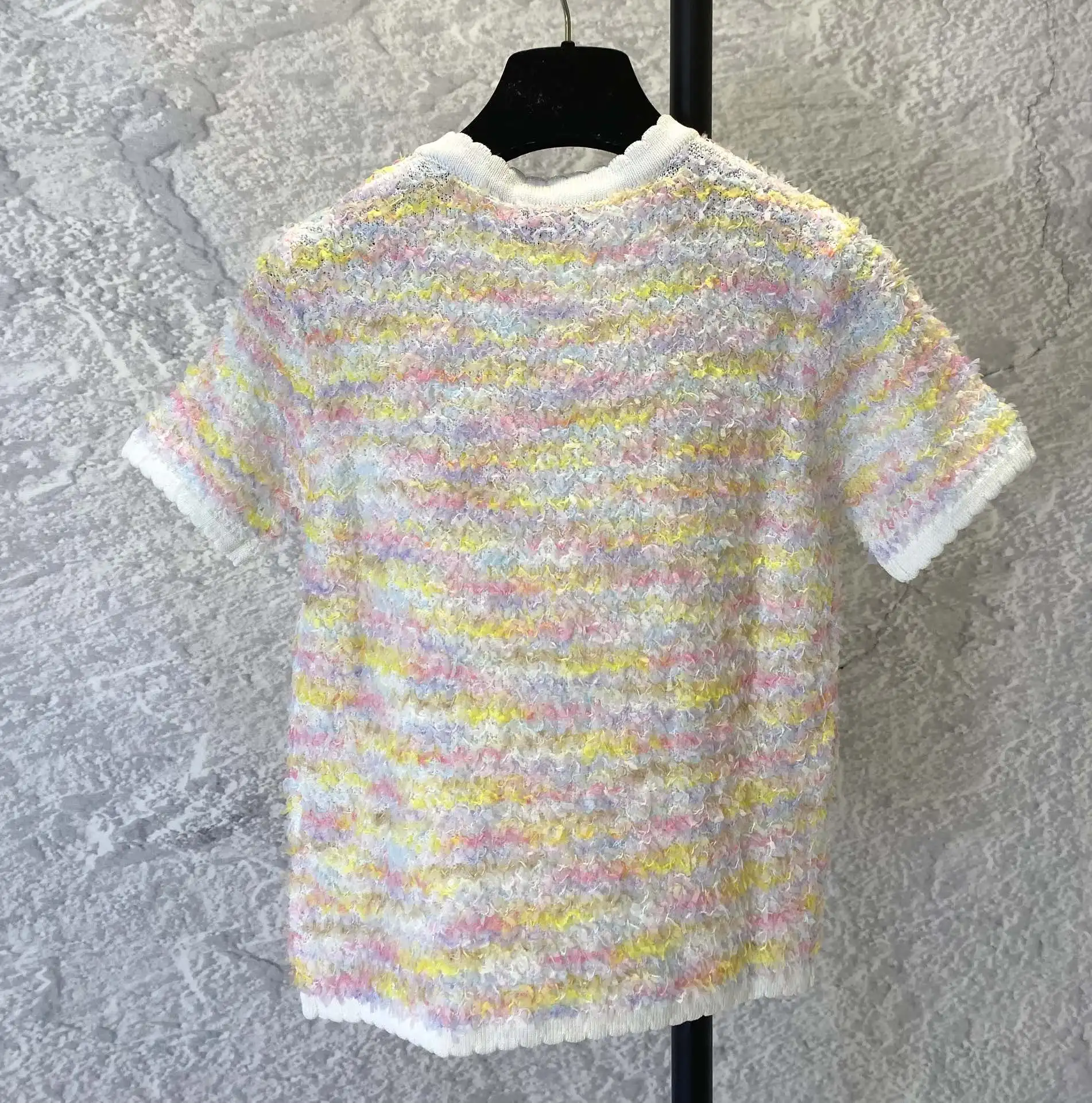 High quality special yarn fabric knitted short sleeved cardigan, soft and breathable fabric
High quality special yarn fabric knitted short sleeved cardigan, soft and breathable fabric