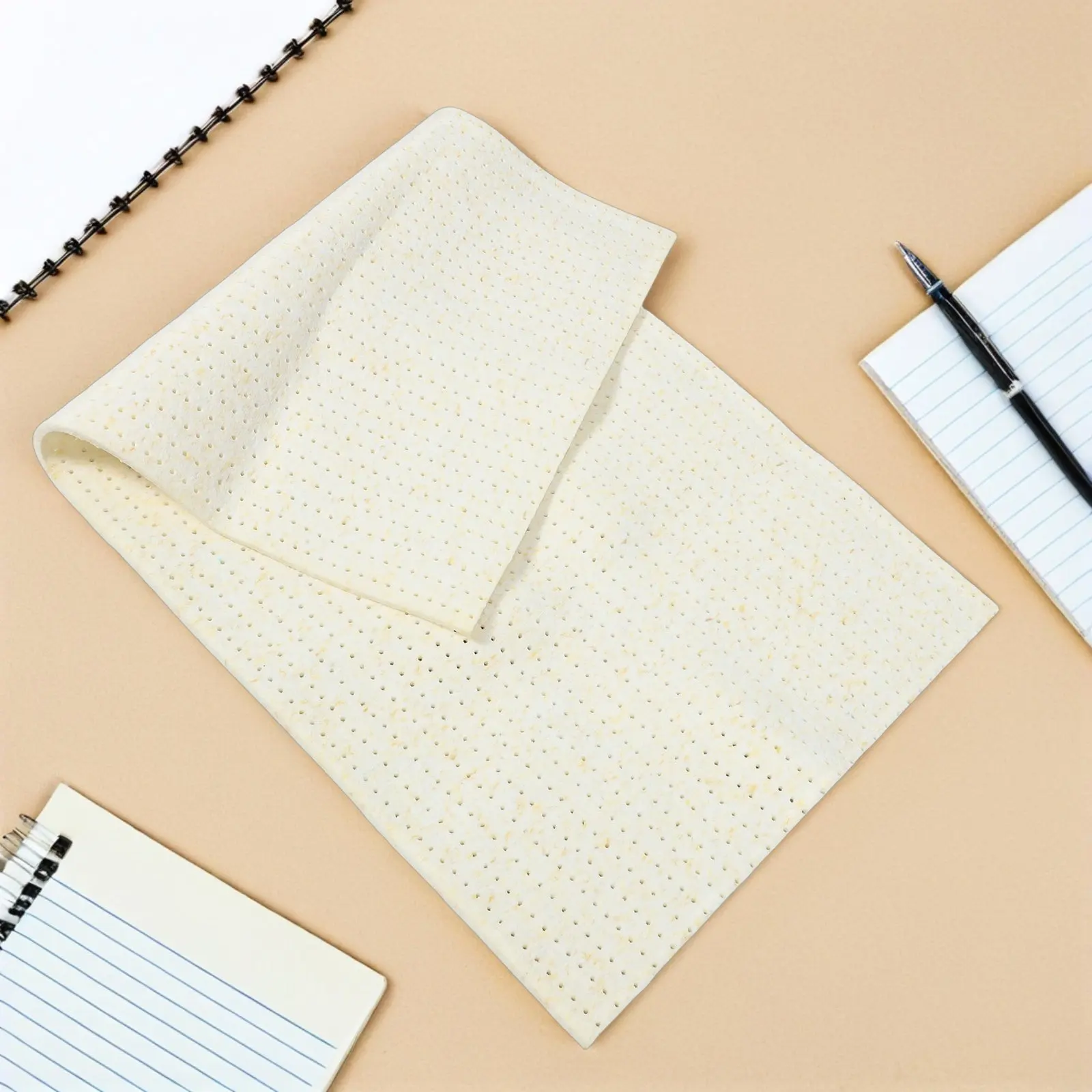 Губчатая подкладка для гладильной доски 130x70 см, перфорированный термостойкий коврик для проектов по термопрессованию, высокотемпературная изоляционная подкладка
Губчатая подкладка для гладильной доски 130x70 см, перфорированный термостойкий коврик для проектов по термопрессованию, высокотемпературная изоляционная подкладка