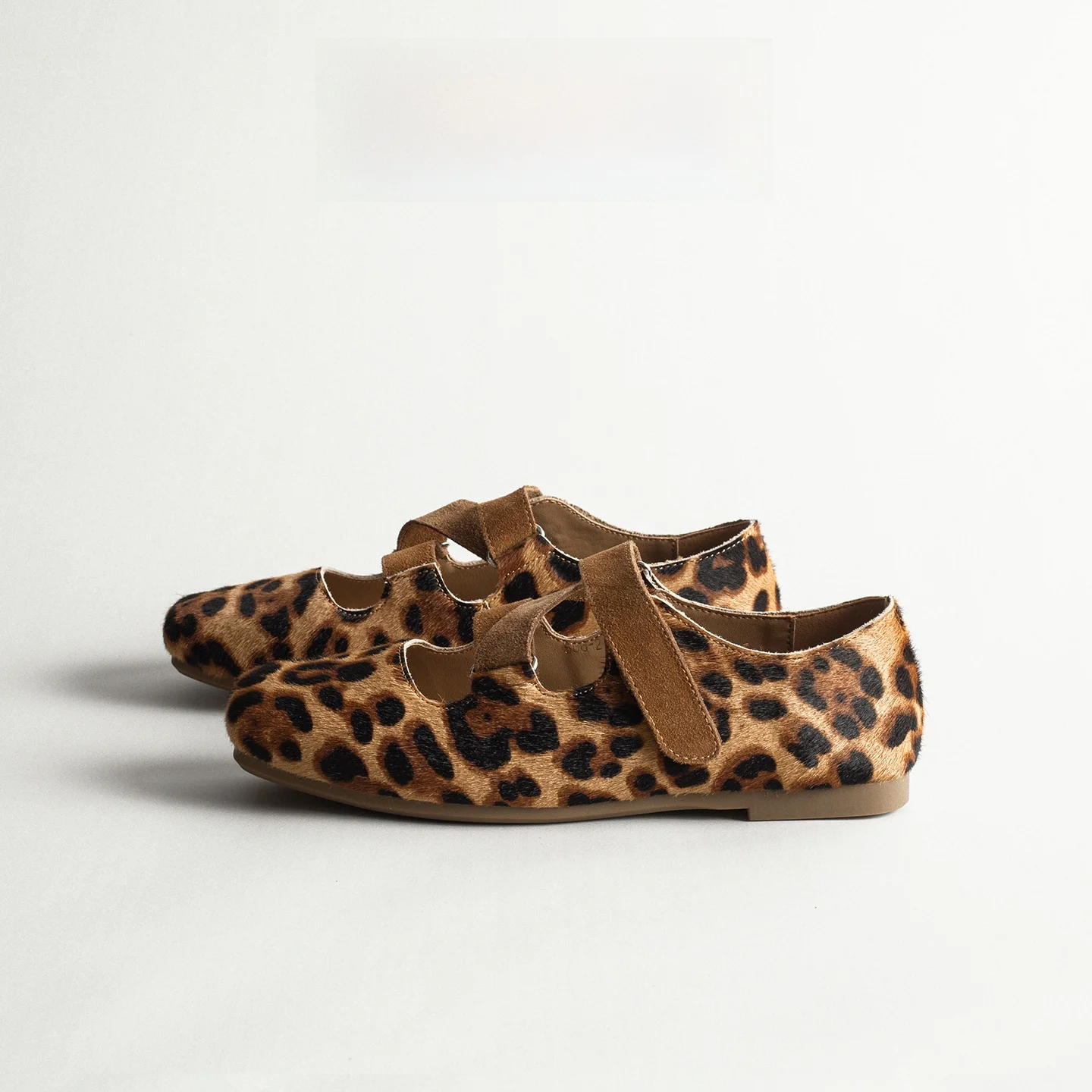 Genuine Leather Hair Leopard Print Retro Flat Mary Jane Ballet Single Shoes Women Spring Versatile Cross Band Square He...
Genuine Leather Hair Leopard Print Retro Flat Mary Jane Ballet Single Shoes Women Spring Versatile Cross Band Square He...