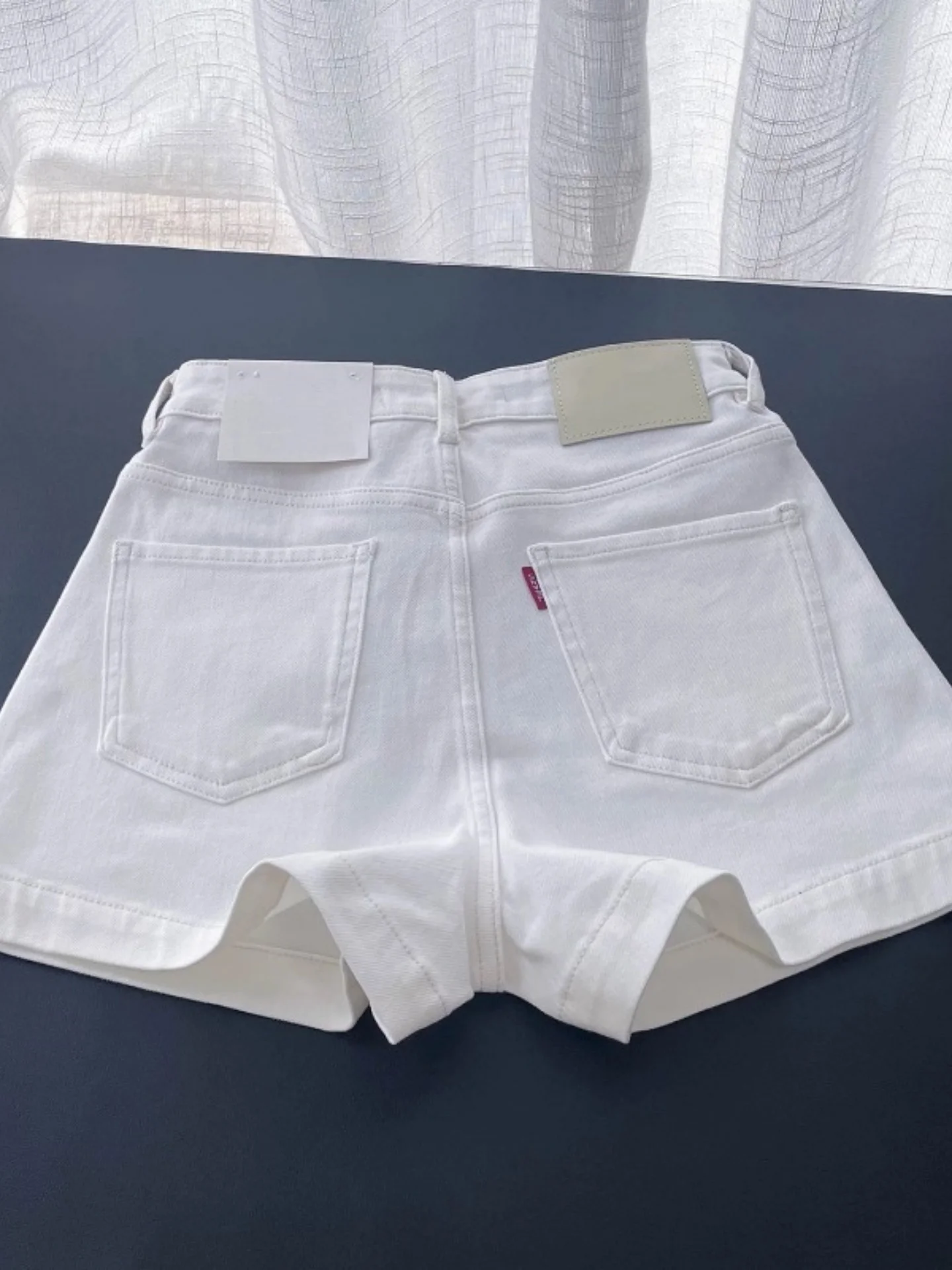White High Waist Straight Leg A-Line Denim Shorts Women Summer 2026 New Slimming Versatile High Waist Jeans Shorts
White High Waist Straight Leg A-Line Denim Shorts Women Summer 2026 New Slimming Versatile High Waist Jeans Shorts