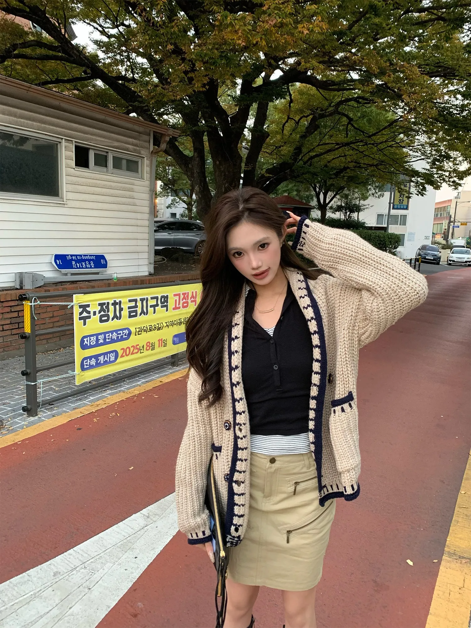 Original Design One-Armed Aigua Winter 2025 Spicy Girl Knitted Cardigan Sweater Women's Outerwear Regular Fit Online Exclusive
Original Design One-Armed Aigua Winter 2025 Spicy Girl Knitted Cardigan Sweater Women's Outerwear Regular Fit Online Exclusive