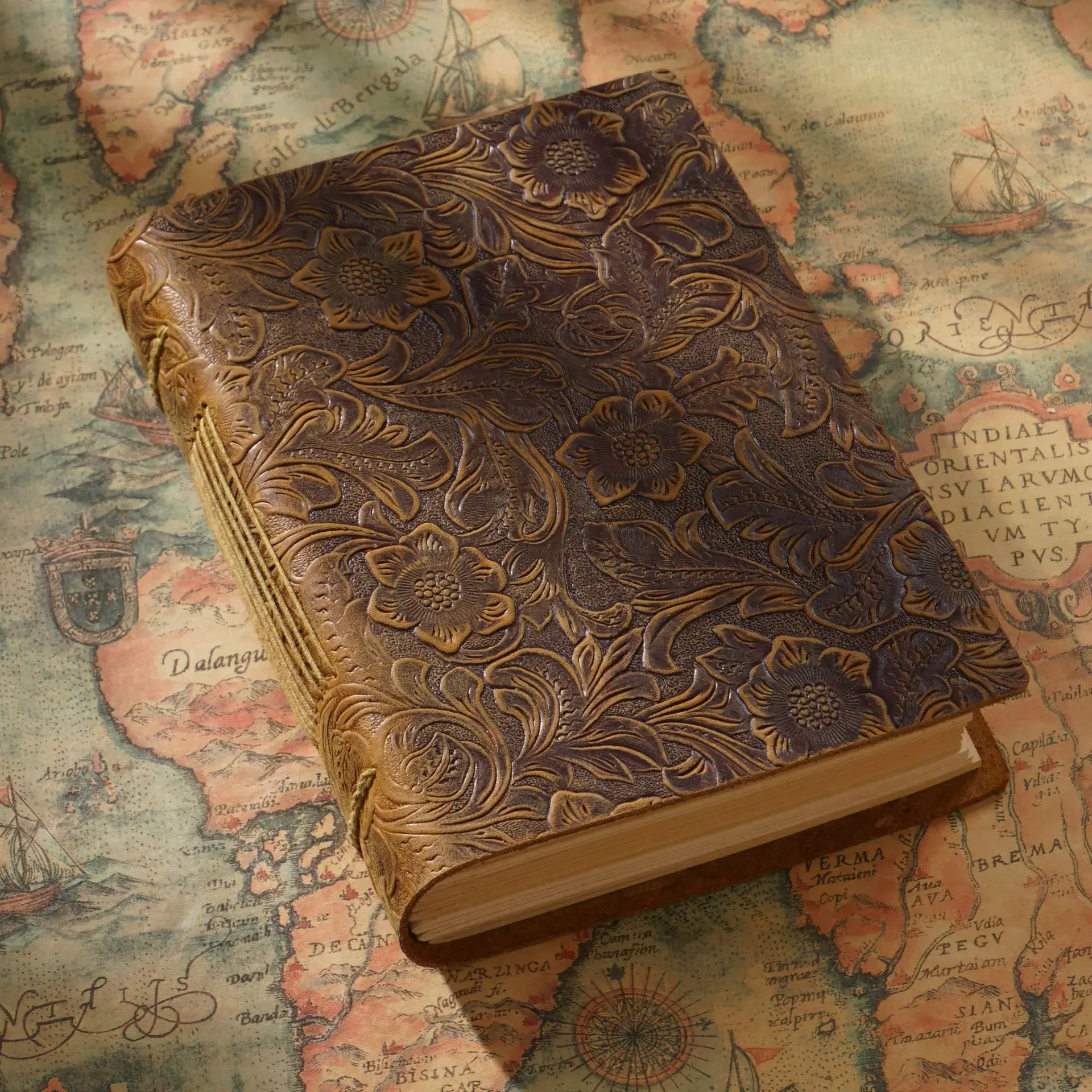 Vintage Diary Notebook Creative Notebook Leather Notebook Handmade Sketch Book Cowhide Book
Vintage Diary Notebook Creative Notebook Leather Notebook Handmade Sketch Book Cowhide Book
