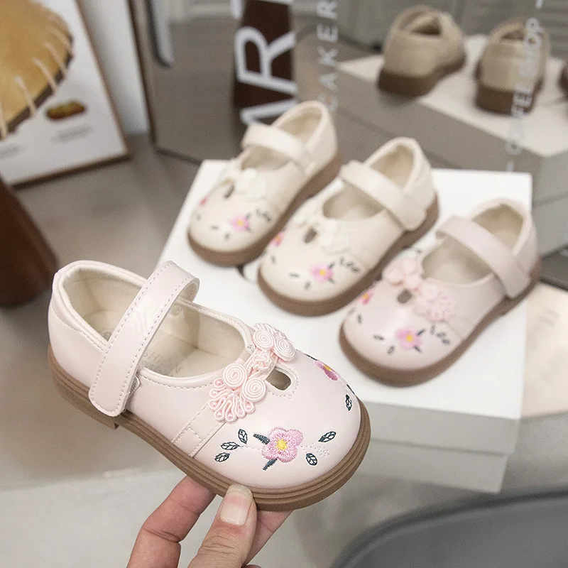 Children's Leather Shoes Ethnic Embroidered Flower Girls' Princess Shoes Spring New Soft Soled Anti Slip Baby Kid's Casual Shoes
Children's Leather Shoes Ethnic Embroidered Flower Girls' Princess Shoes Spring New Soft Soled Anti Slip Baby Kid's Casual Shoes