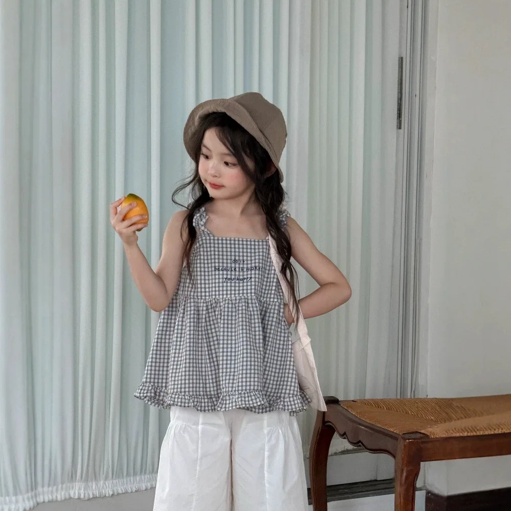Girls' plaid top summer new item treasure letter printed Korean suspender top, white lace skirt pants two-piece set
Girls' plaid top summer new item treasure letter printed Korean suspender top, white lace skirt pants two-piece set