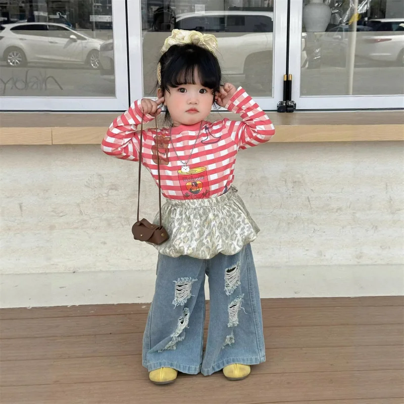 Girls' Korean-style spring outfit2026Girls' red stripestT-shirt top and ripped jeans set for baby girls
Girls' Korean-style spring outfit2026Girls' red stripestT-shirt top and ripped jeans set for baby girls