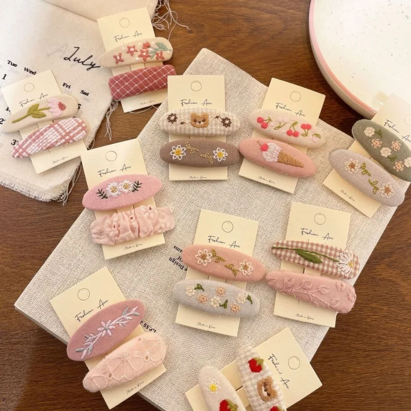 Baby Embroidery Hair Clip 2025 Autumn New Children's Korean Fabric Lace Princess Headwear Girls' Flower Hairclip Bangs Hairpins
Baby Embroidery Hair Clip 2025 Autumn New Children's Korean Fabric Lace Princess Headwear Girls' Flower Hairclip Bangs Hairpins