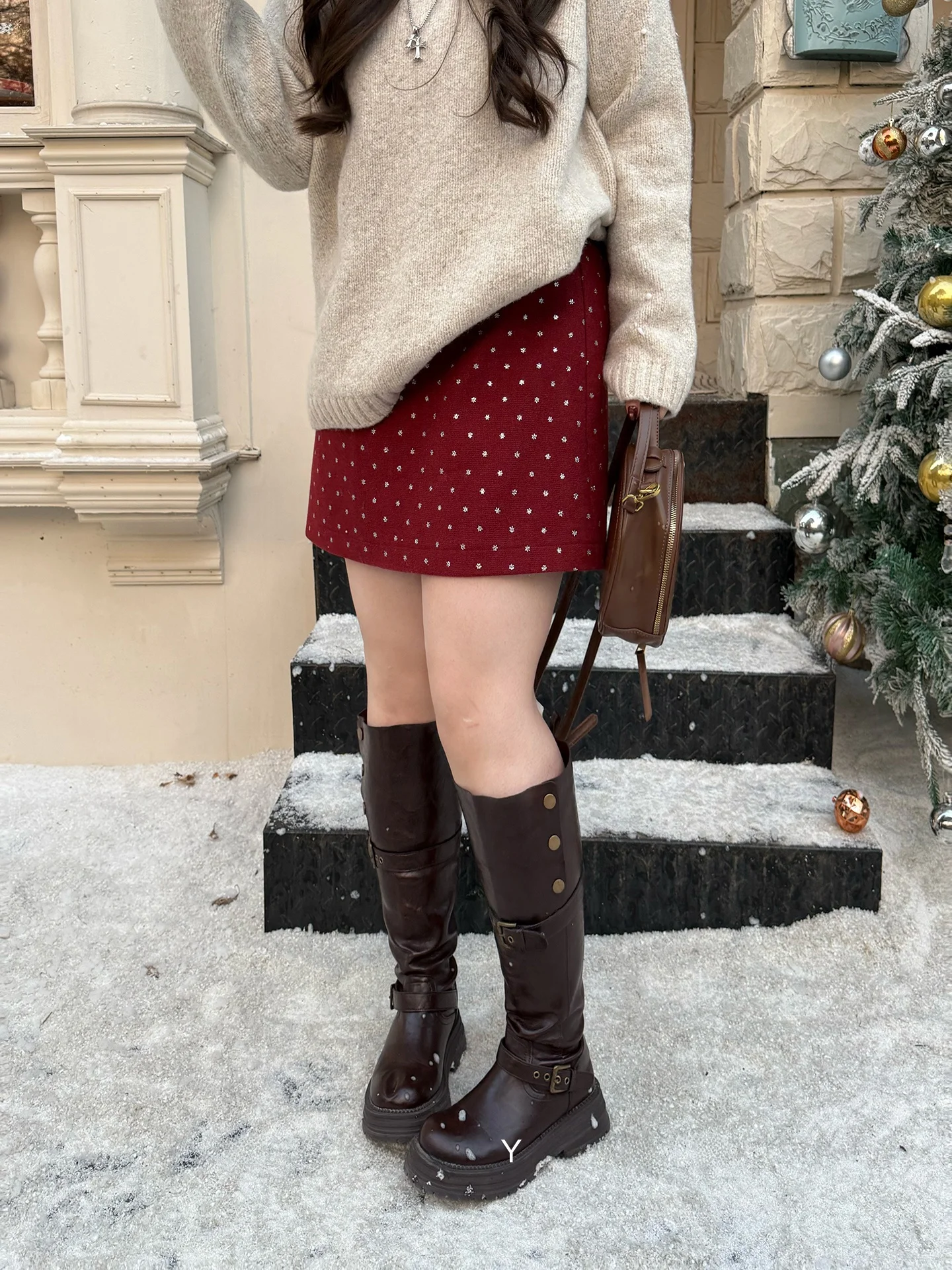 Юбка А-силуэта большого размера с высокой талией из смесовой ткани (полиэстер/шерсть) для повседневной носки, универсальная, зимняя, новая модная короткая юбка
Юбка А-силуэта большого размера с высокой талией из смесовой ткани (полиэстер/шерсть) для повседневной носки, универсальная, зимняя, новая модная короткая юбка