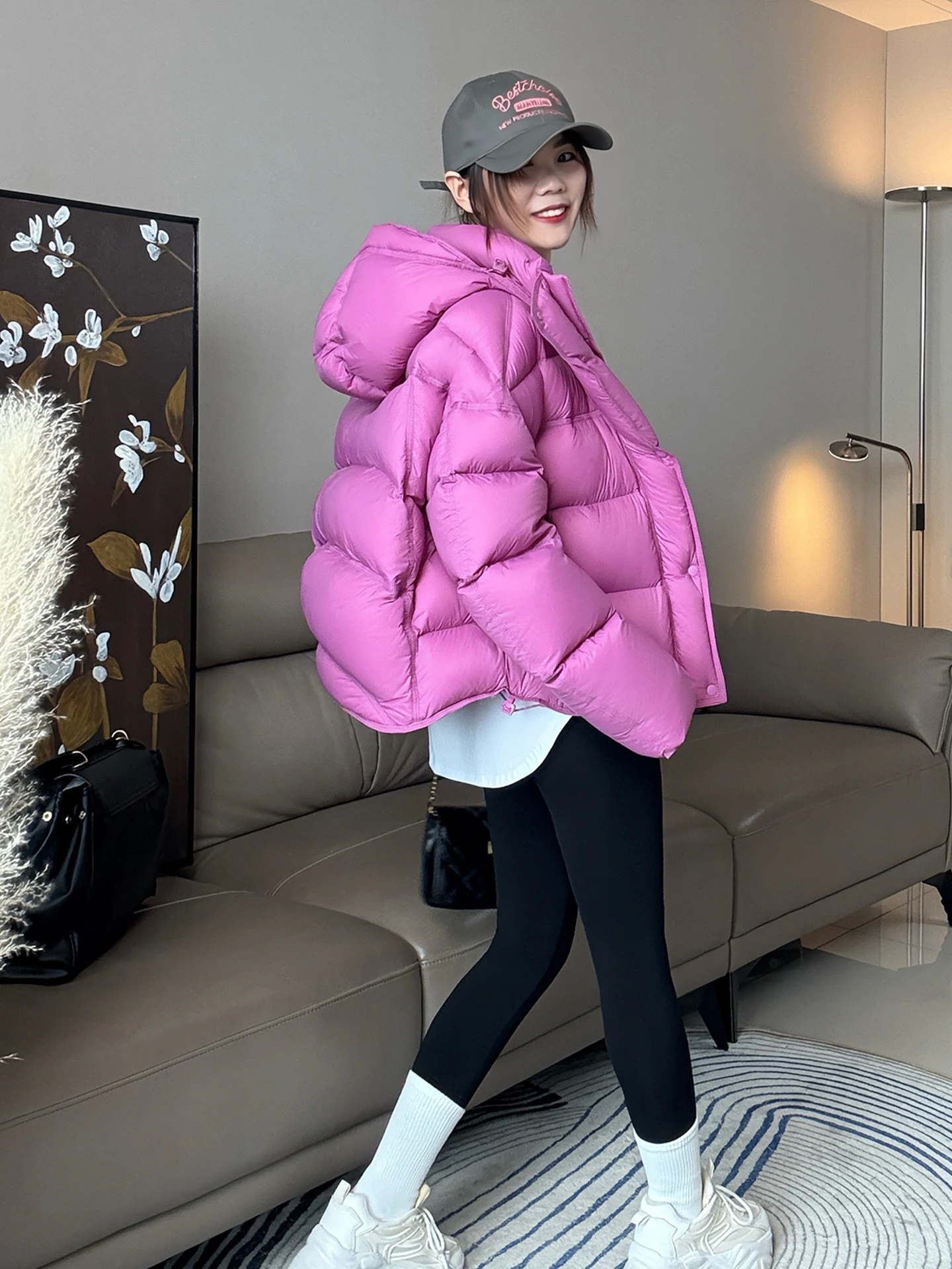 Розовая женская зимняя куртка-пуховик с капюшоном, новая, теплая, маленького размера, для повседневной носки
Розовая женская зимняя куртка-пуховик с капюшоном, новая, теплая, маленького размера, для повседневной носки