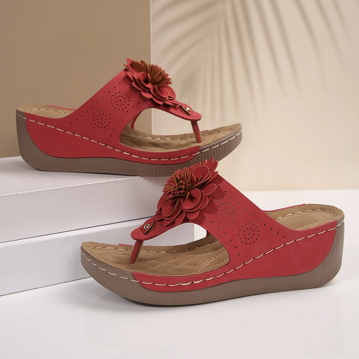 New Vintage Flowers Wedges Slippers Women Summer Lightweight Platform Flip Fops Woman Clip Toe Thick Sole Sandals Plus Size 43
New Vintage Flowers Wedges Slippers Women Summer Lightweight Platform Flip Fops Woman Clip Toe Thick Sole Sandals Plus Size 43