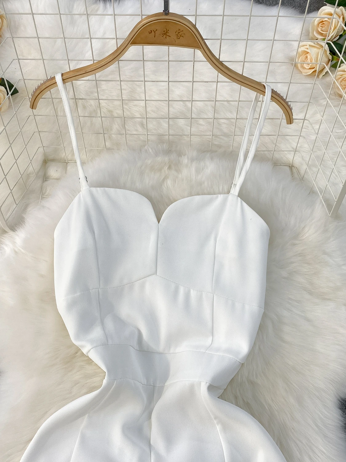 Ele V-ne Strap Rer Casual High-waisted Slimming One-piece Pants Loose Split Bell Bot Wide Leg Long Pants
Ele V-ne Strap Rer Casual High-waisted Slimming One-piece Pants Loose Split Bell Bot Wide Leg Long Pants