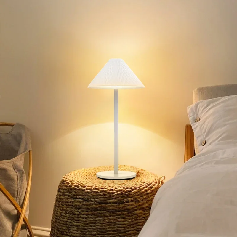 LED Night Light, USB Rechargeable, 3 Light Colors, Adjustable Brightness - Perfect for the Living Room and Bedroom
LED Night Light, USB Rechargeable, 3 Light Colors, Adjustable Brightness - Perfect for the Living Room and Bedroom