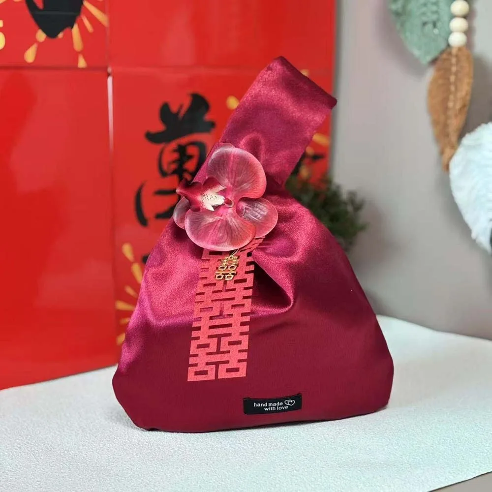 Flower Pendant Tassel Knot Wrist Bag Paper-cutting Chinese Characters Xi Pendant New Chinese Style Handbag Elegant
Flower Pendant Tassel Knot Wrist Bag Paper-cutting Chinese Characters Xi Pendant New Chinese Style Handbag Elegant