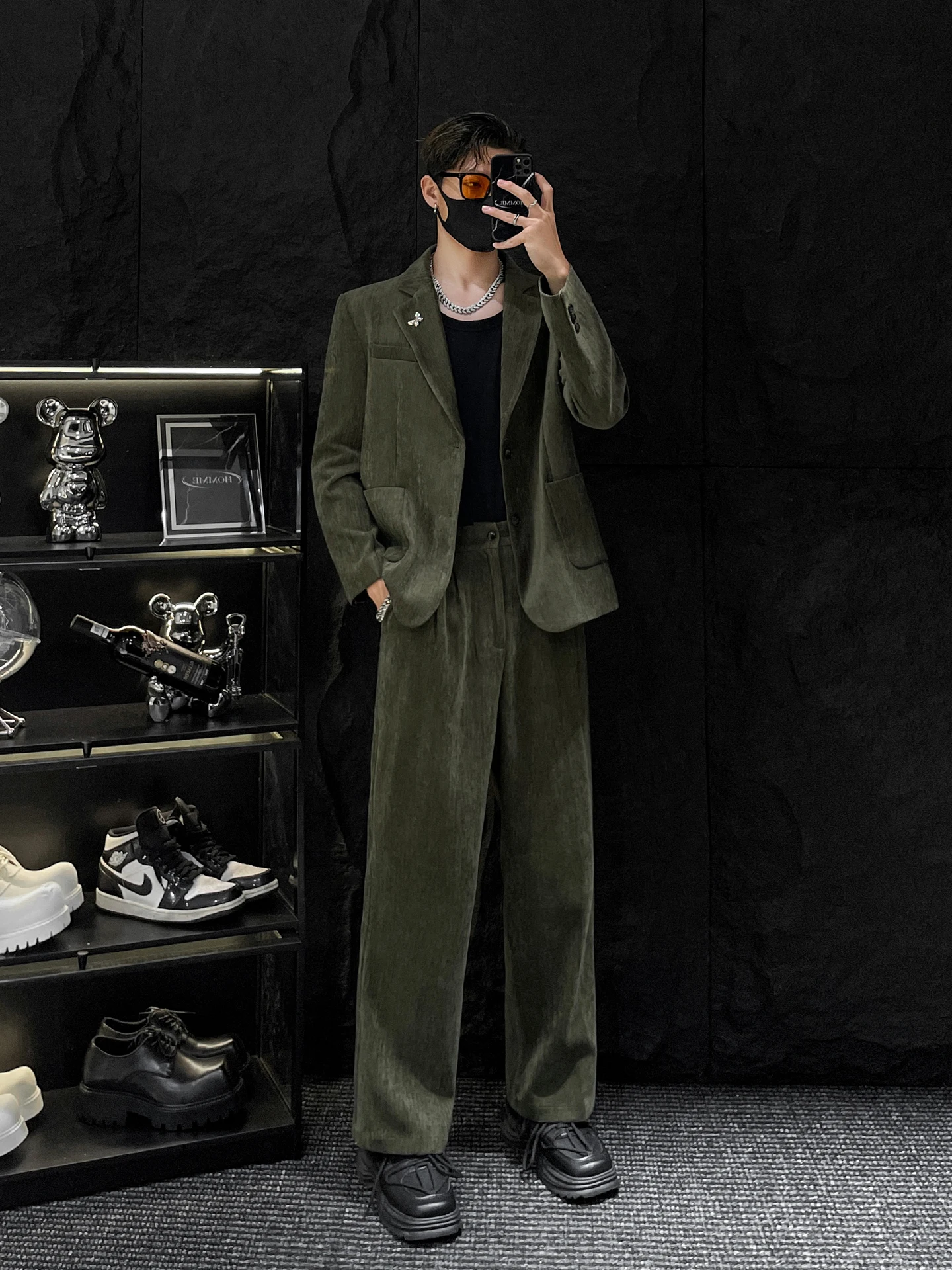 Высококачественный вельветовый костюм и брюки с подушечками для мужчин, комплект из двух предметов в стиле ретро, свободная посадка, молодежный тренд, осень...
Высококачественный вельветовый костюм и брюки с подушечками для мужчин, комплект из двух предметов в стиле ретро, свободная посадка, молодежный тренд, осень...