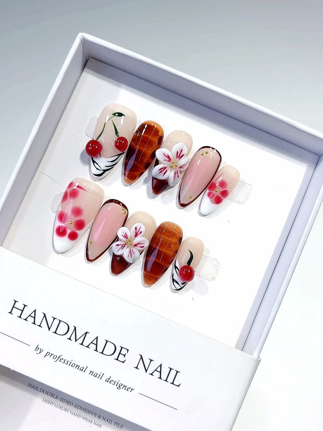 Трехмерный вишневый дизайн ногтей во французском стиле с градиентом, модный маникюр (D410)
Трехмерный вишневый дизайн ногтей во французском стиле с градиентом, модный маникюр (D410)