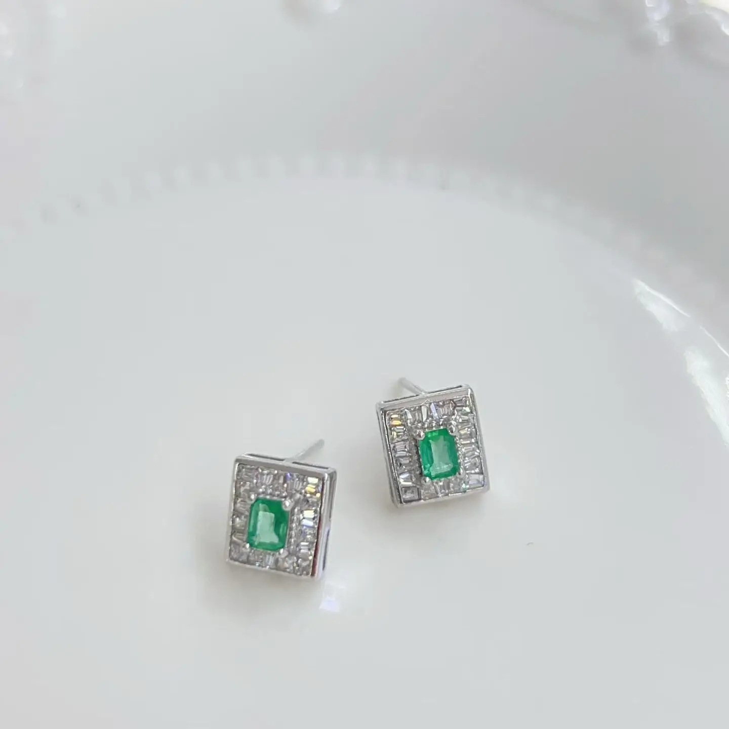 Certificated Genderless Natural Emerald Fine Earring for Women Men 925 Sterling Silver Real Green Gems Basic Stud Jewelry Bijou
Certificated Genderless Natural Emerald Fine Earring for Women Men 925 Sterling Silver Real Green Gems Basic Stud Jewelry Bijou