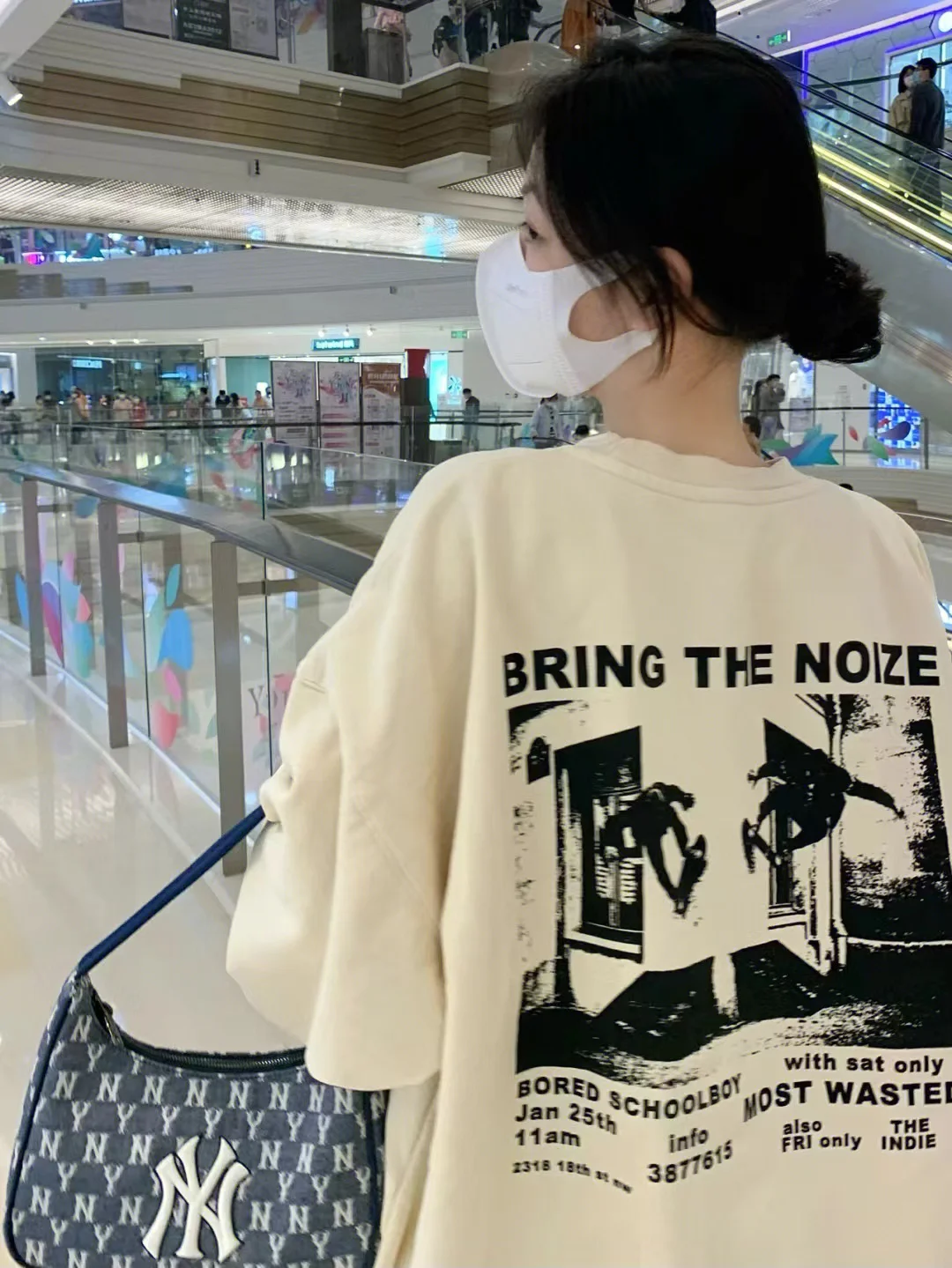 Американский Sle Свободный круглый Ne Thin Fce Light Cr Color Осенний свитшот для скейтборда Женский INS Осень Зима
Американский Sle Свободный круглый Ne Thin Fce Light Cr Color Осенний свитшот для скейтборда Женский INS Осень Зима