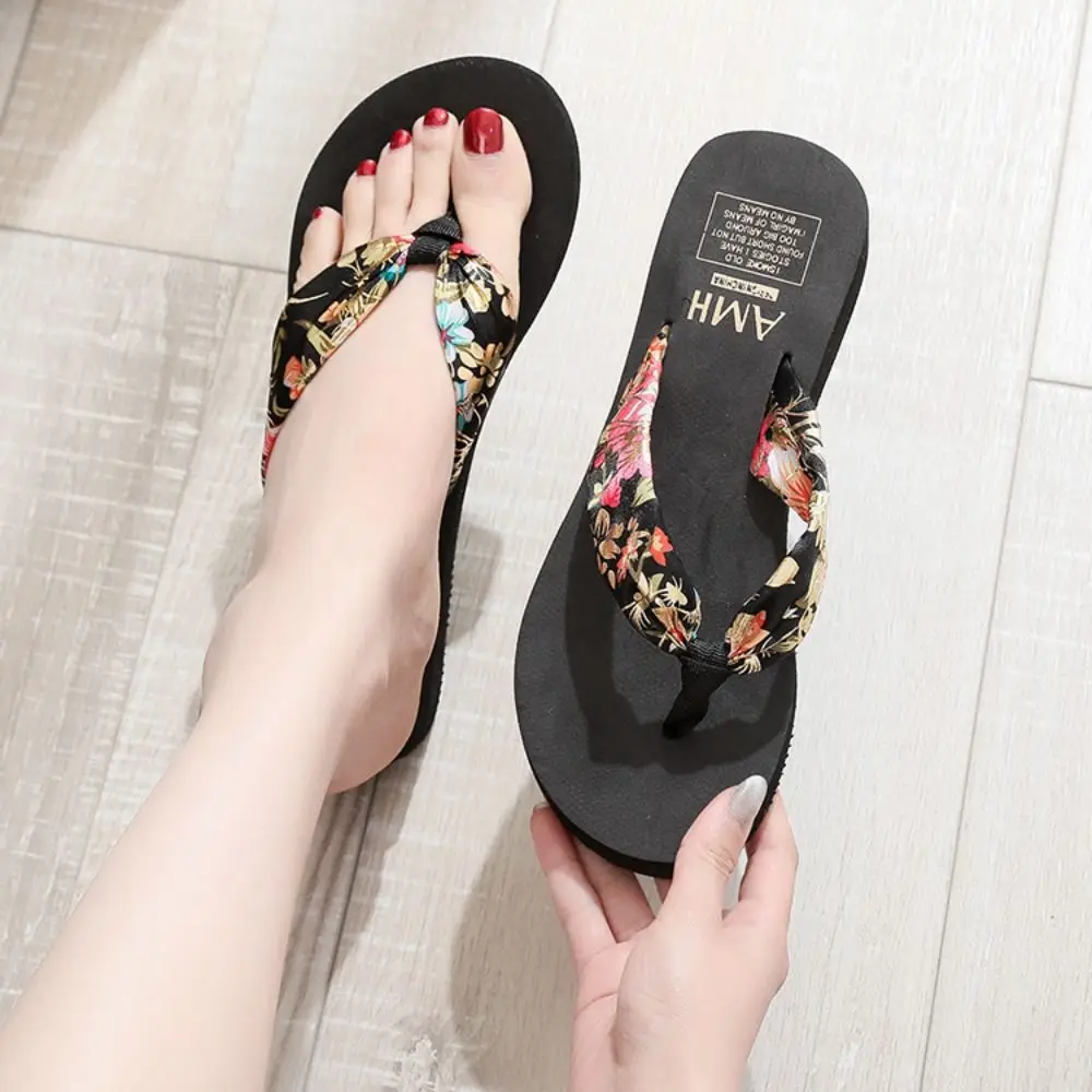 Fashion Non-Slip Summer Flip-flop Ethnic Style Bohemian Thick Soled Slippers Satin Thick Sole Beach Slippers Bath
Fashion Non-Slip Summer Flip-flop Ethnic Style Bohemian Thick Soled Slippers Satin Thick Sole Beach Slippers Bath