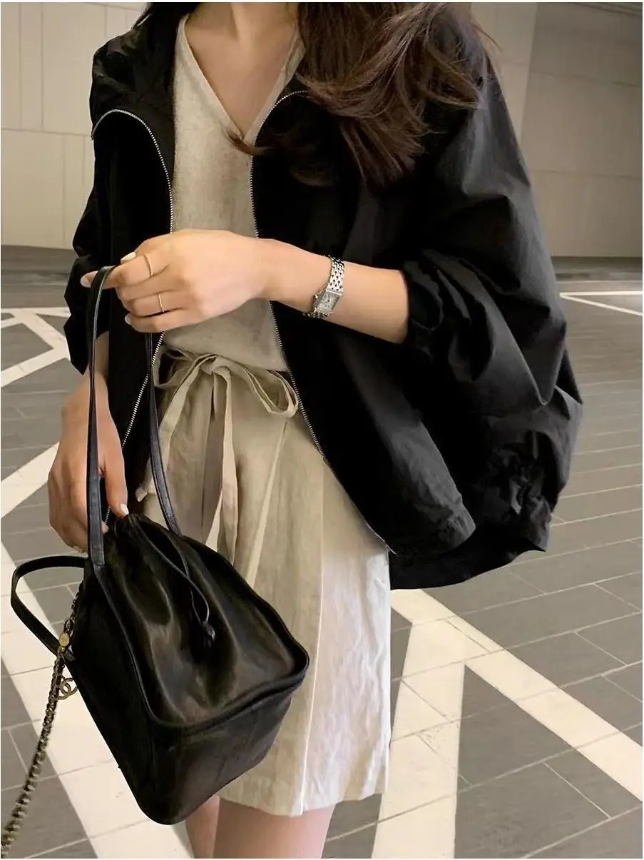 Korean Cool Black Loose Women's Casual Sporty Style Light Weighted Hooded Jacket Anti-Uv Non-Coated Polyester Fiber Hand Wash
Korean Cool Black Loose Women's Casual Sporty Style Light Weighted Hooded Jacket Anti-Uv Non-Coated Polyester Fiber Hand Wash