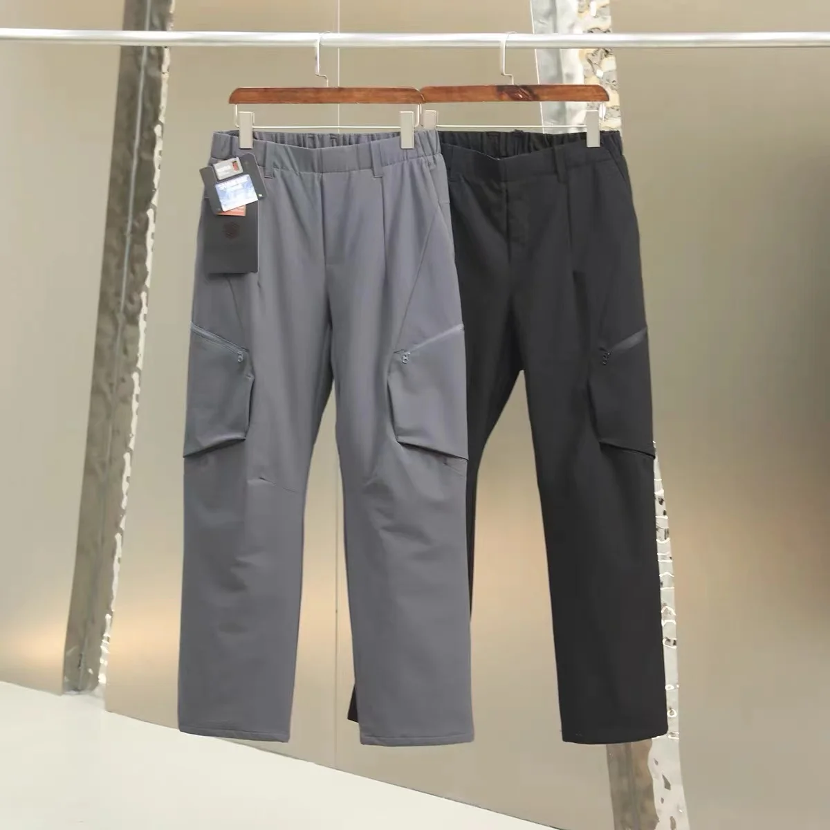 Мужская зимняя уличная спецодежда, пуховые брюки, антихолодный душ, клееная перегородка, длинные брюки, модная городская повседневная одежда
Мужская зимняя уличная спецодежда, пуховые брюки, антихолодный душ, клееная перегородка, длинные брюки, модная городская повседневная одежда