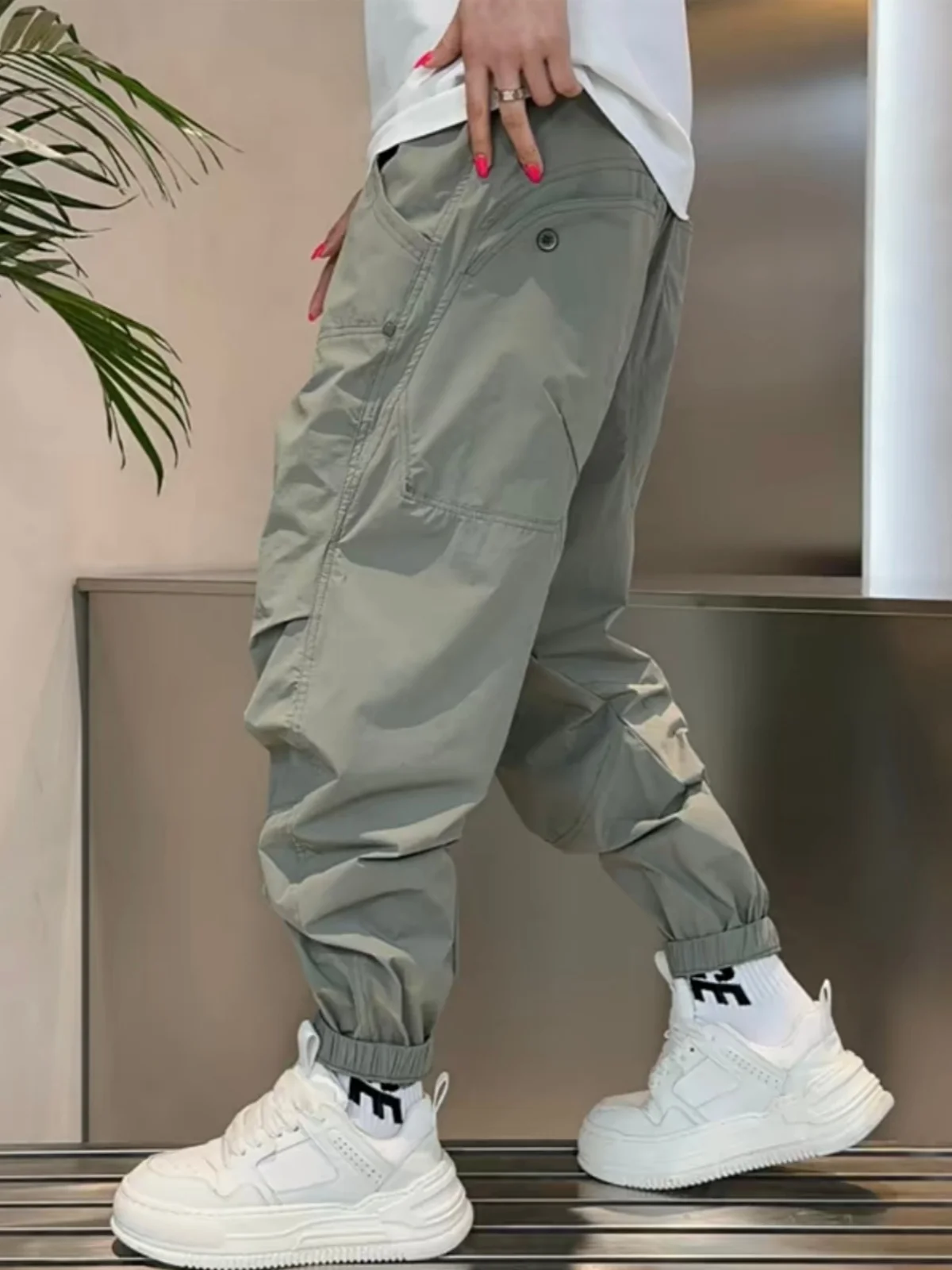 Men's Summer Thin Ice Silk Quick Dry Casual Pants Loose Breathable Outdoor Workwear Harlan Pants Cuffed Leisure Trousers
Men's Summer Thin Ice Silk Quick Dry Casual Pants Loose Breathable Outdoor Workwear Harlan Pants Cuffed Leisure Trousers