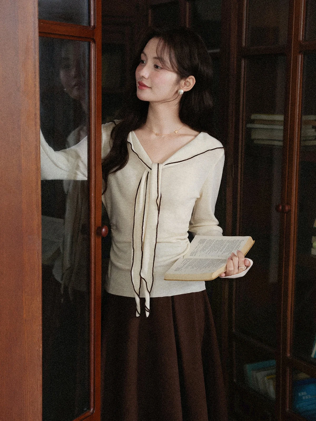 Женский вязаный свитер Commuter Sle, синий, с воротником, длинный рукав, осенний, новый, нежный трикотаж, V-образный вырез, стандартный крой
Женский вязаный свитер Commuter Sle, синий, с воротником, длинный рукав, осенний, новый, нежный трикотаж, V-образный вырез, стандартный крой