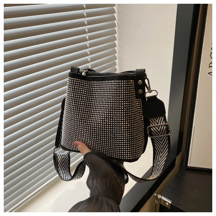 2025 New Elegant Womens Bucket Bag Chic Shoulder Purse Fashion Crossbody Bag with Rhinestones Colorful Stylish Handbag 
2025 New Elegant Womens Bucket Bag Chic Shoulder Purse Fashion Crossbody Bag with Rhinestones Colorful Stylish Handbag