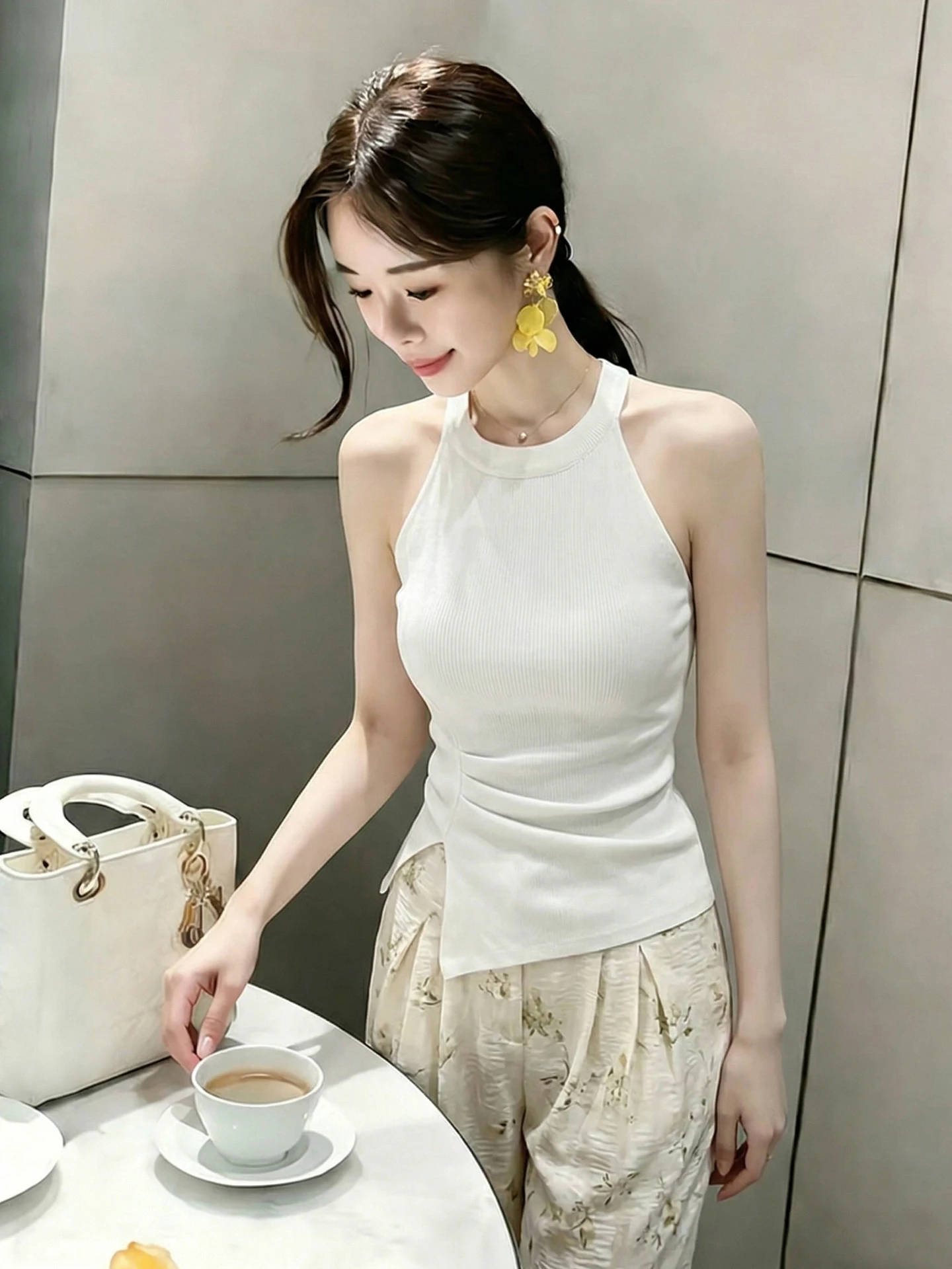 Soft Comfortable Knitted Vest Women's Slim Fit Sleeveless Top Pure Color Versatile Style Commute Korean Style round Neck
Soft Comfortable Knitted Vest Women's Slim Fit Sleeveless Top Pure Color Versatile Style Commute Korean Style round Neck