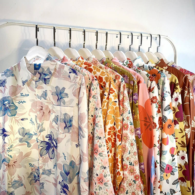 Vintage Long Sleeve Shirt Unisex Hong Kong Style Floral Print Casual Fashionable Couple's Shirt Loose Fit Polyester Fiber
Vintage Long Sleeve Shirt Unisex Hong Kong Style Floral Print Casual Fashionable Couple's Shirt Loose Fit Polyester Fiber