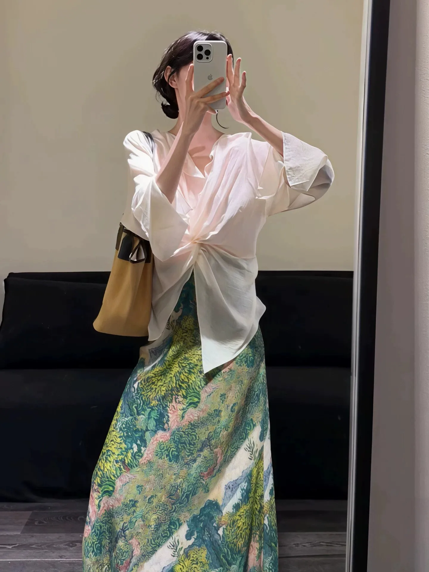 Summer New Women's Loose Casual Silk Sun Protection Shirt Irregular Knot Thin Outerwear Top Korean Style V-neck Long Sleeve
Summer New Women's Loose Casual Silk Sun Protection Shirt Irregular Knot Thin Outerwear Top Korean Style V-neck Long Sleeve