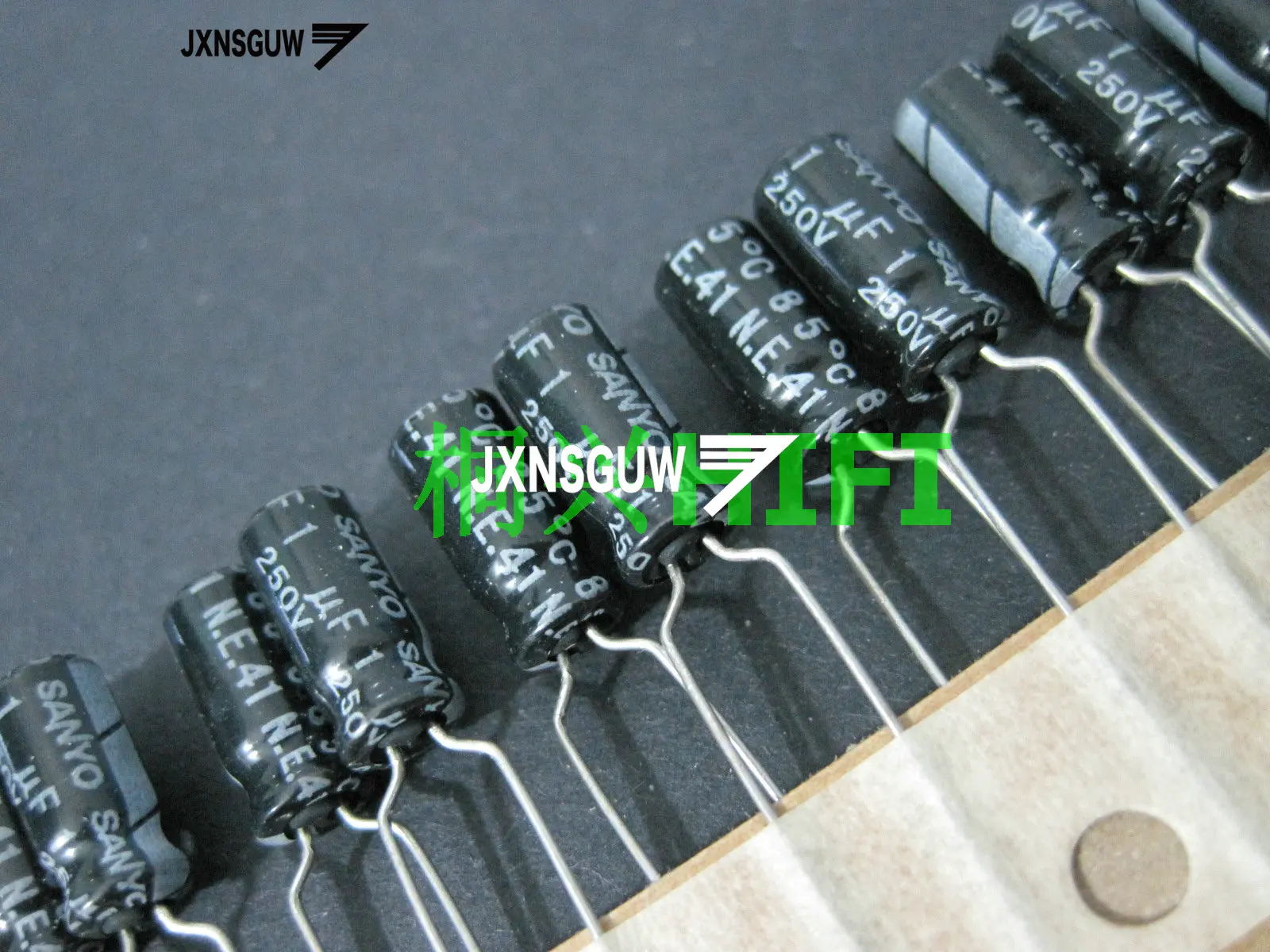 20PCS Original SANYO 250V1UF 5X11MM black Aluminum electrolytic capacitors 1uF/250v 85 degrees 1UF 250V
20PCS Original SANYO 250V1UF 5X11MM black Aluminum electrolytic capacitors 1uF/250v 85 degrees 1UF 250V