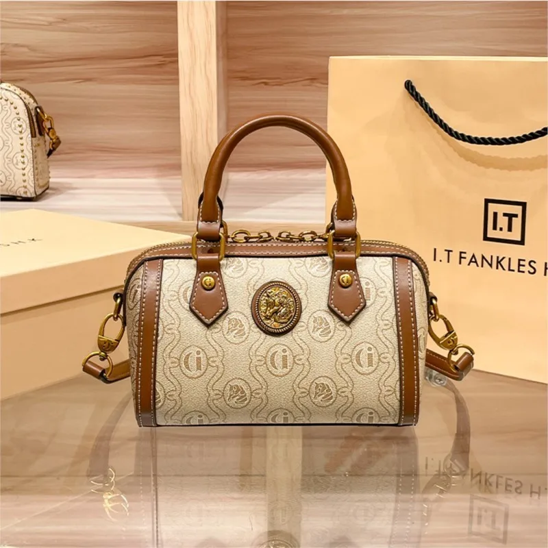 Brand Handheld Women's Bag 2025 New Designer Spring/Summer Luxury Pillow Bag Retro Single Shoulder Crossbody Bag
Brand Handheld Women's Bag 2025 New Designer Spring/Summer Luxury Pillow Bag Retro Single Shoulder Crossbody Bag