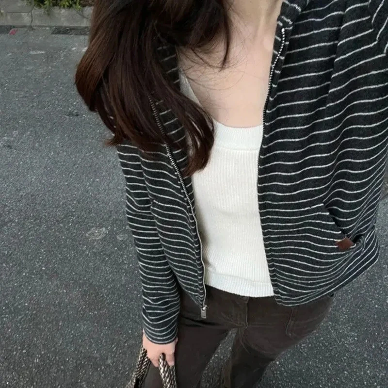 Striped Hooded Sweatshirt Women Long Sleeve Korean Zip Sportswear Spring Fall Loose Casual Harajuku Y2K Preppy Style Coat
Striped Hooded Sweatshirt Women Long Sleeve Korean Zip Sportswear Spring Fall Loose Casual Harajuku Y2K Preppy Style Coat