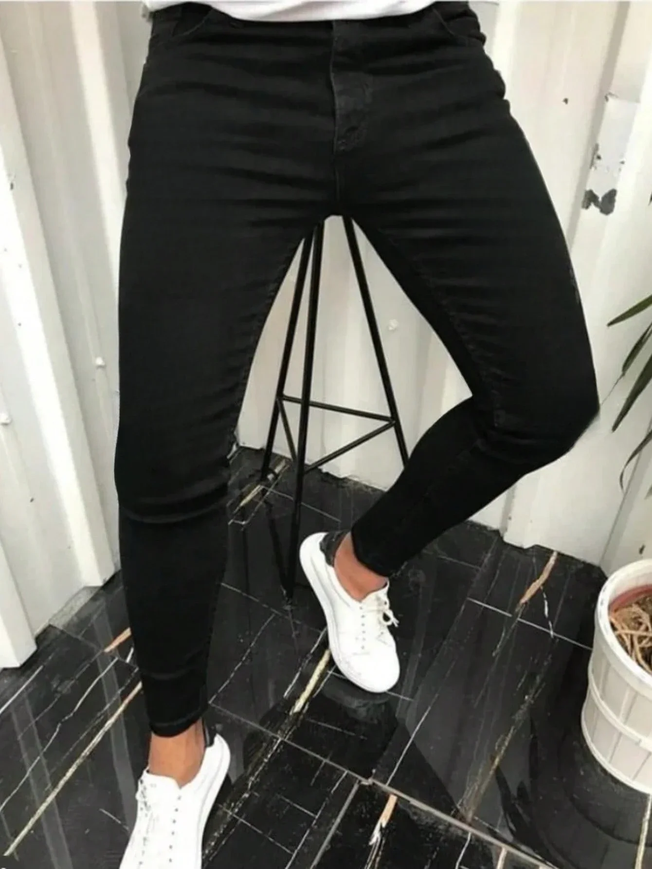 Herren Skinny Destroyed Denim mit Stretch
Herren Skinny Destroyed Denim mit Stretch