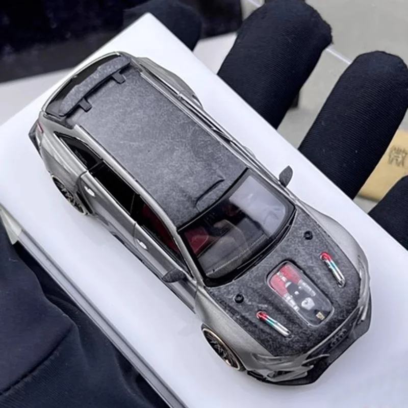 Лучшие модели 1:64 RS6 Tin Touring Edition Модель автомобиля из литого под давлением из сплава, игрушка для мальчиков, коллекционный дисплей для взрослых.
Лучшие модели 1:64 RS6 Tin Touring Edition Модель автомобиля из литого под давлением из сплава, игрушка для мальчиков, коллекционный дисплей для взрослых.