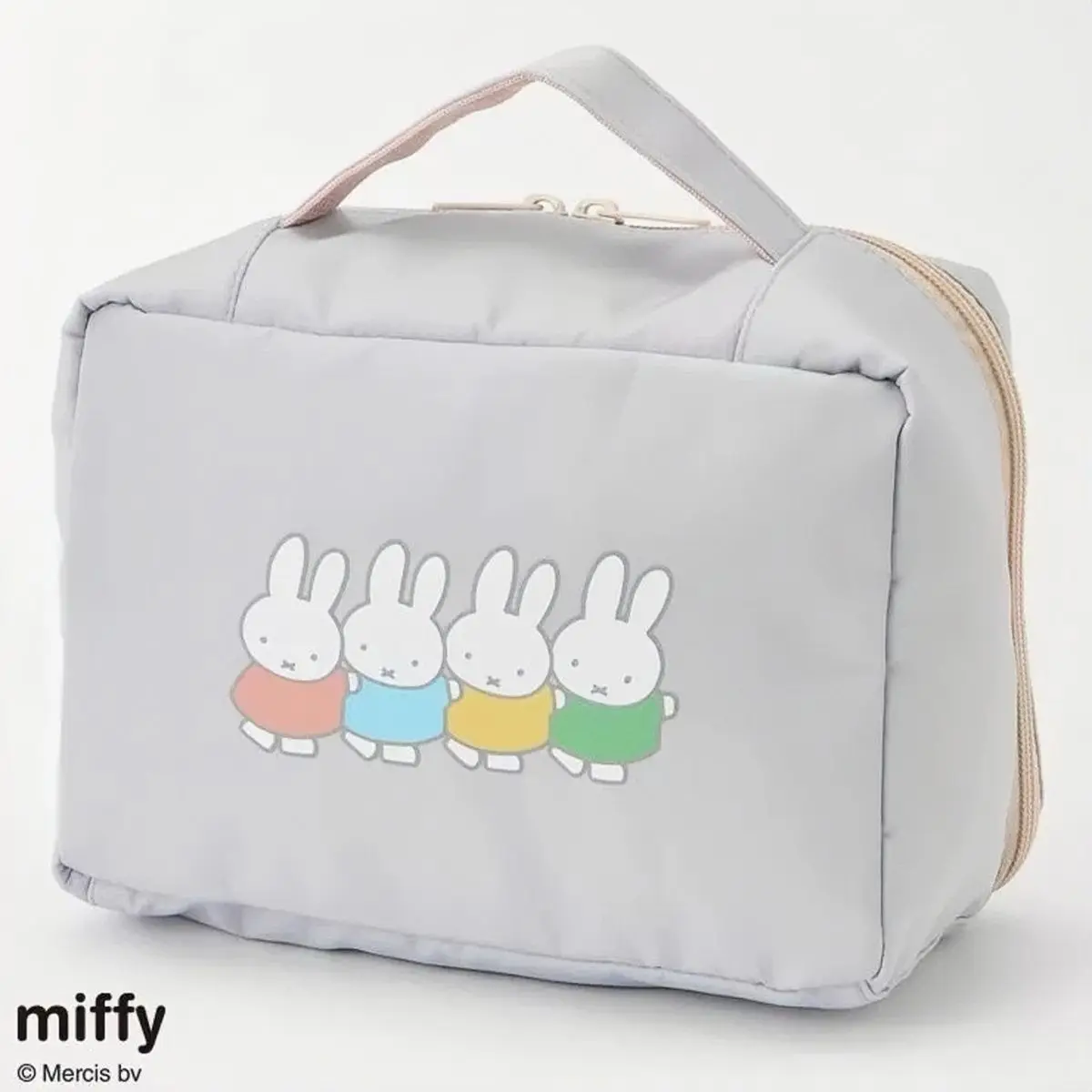 Новая женская сумка Miffy Mommy, большая вместительная портативная сумка для хранения на открытом воздухе, ручная косметичка с милым принтом клубники
Новая женская сумка Miffy Mommy, большая вместительная портативная сумка для хранения на открытом воздухе, ручная косметичка с милым принтом клубники