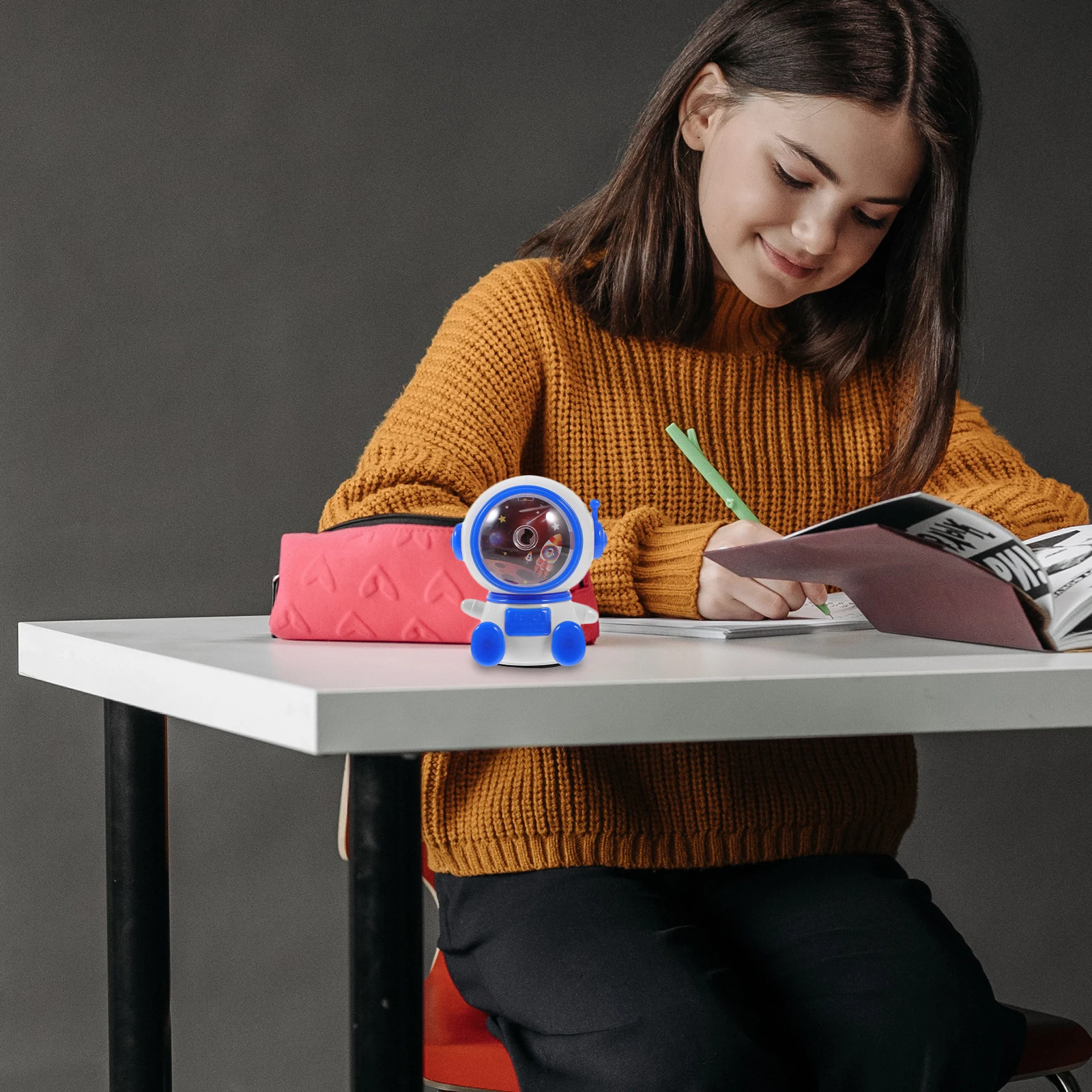 Cute Cartoon Manual Pencil Sharpener Portable Small Hand Crank for Students Plastic Metal Design Adjustable Tip Smooth
Cute Cartoon Manual Pencil Sharpener Portable Small Hand Crank for Students Plastic Metal Design Adjustable Tip Smooth
