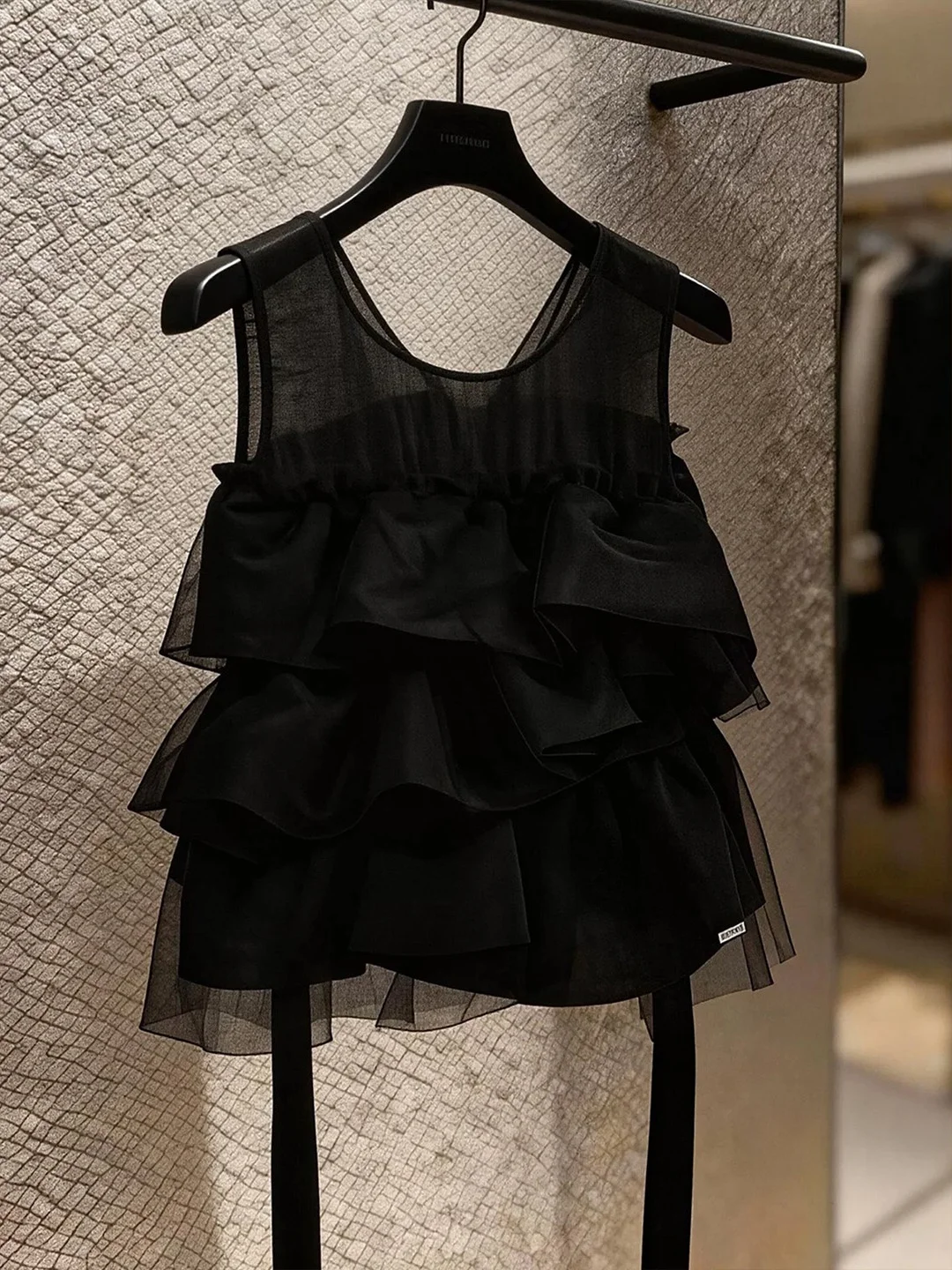 Fashionable Versatile Sleeveless Vest Design Sensation Commute Slimming Lace Trim Top Summer 2026 Silk Women's Premium Clothing
Fashionable Versatile Sleeveless Vest Design Sensation Commute Slimming Lace Trim Top Summer 2026 Silk Women's Premium Clothing