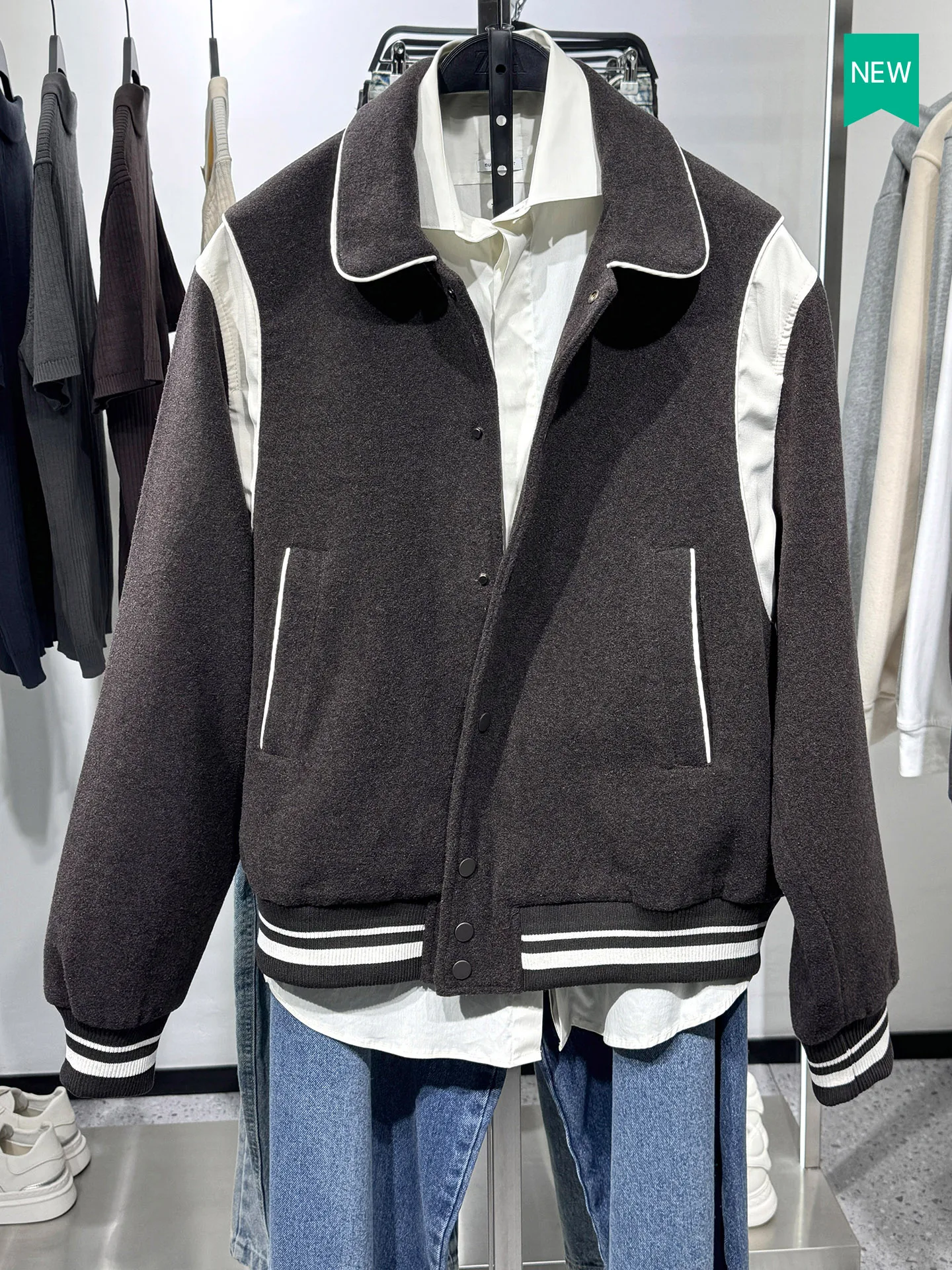 New Spring Men's Pilot Jaet Color Blo Design Stand Fit College Sle Outerwear Polyester Nylon Cosite Fiber Jaet
New Spring Men's Pilot Jaet Color Blo Design Stand Fit College Sle Outerwear Polyester Nylon Cosite Fiber Jaet