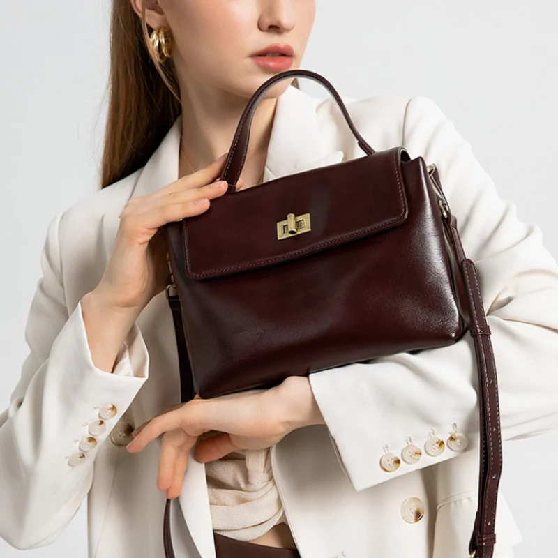 Женская винтажная сумка из натуральной кожи, дизайнерская высококачественная сумка через плечо с клапаном и замком, роскошная мягкая универсальная сумка-конверт через плечо
Женская винтажная сумка из натуральной кожи, дизайнерская высококачественная сумка через плечо с клапаном и замком, роскошная мягкая универсальная сумка-конверт через плечо