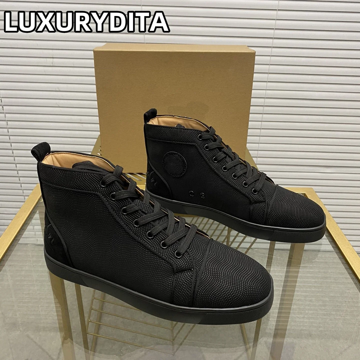 Top Quality Womens Trendy Casual Tennis Shoes Luxury Mens Real Leather Sneakers 35-48 Designr Rivet Red Soled Lovers Shoes M0159
Top Quality Womens Trendy Casual Tennis Shoes Luxury Mens Real Leather Sneakers 35-48 Designr Rivet Red Soled Lovers Shoes M0159