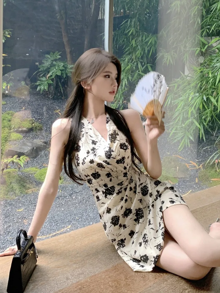 Sexy V-Neck Print Dress Women's Retro Floral Summer Pure Desire Waist-Cinching Shoulder Bared Neck Hanging Wrap around Skirt
Sexy V-Neck Print Dress Women's Retro Floral Summer Pure Desire Waist-Cinching Shoulder Bared Neck Hanging Wrap around Skirt