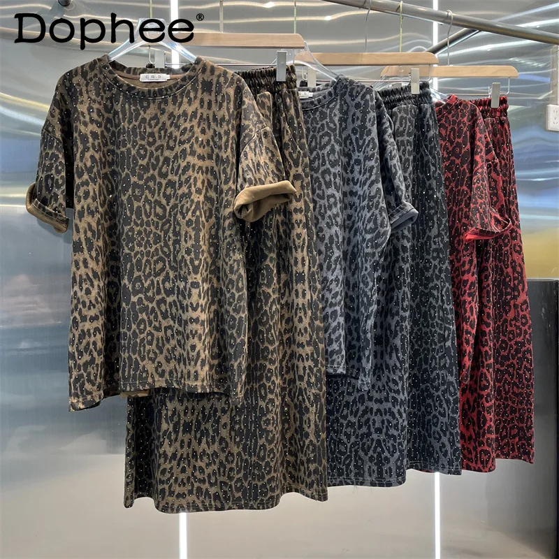 Fashion Suit Women's 2025 Summer New Heavy Industry Leopard Print Short-sleeved T-shirt Top + Elastic Waist Skirt Two-piece Sets
Fashion Suit Women's 2025 Summer New Heavy Industry Leopard Print Short-sleeved T-shirt Top + Elastic Waist Skirt Two-piece Sets