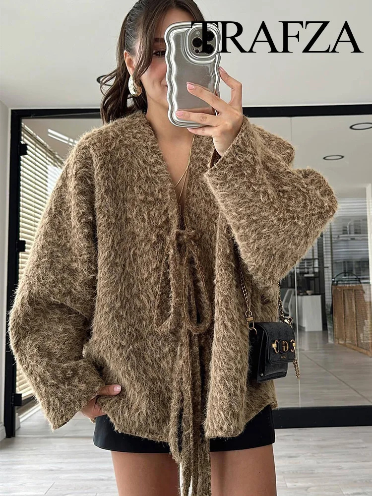 TRAFZA Autumn Women Loose Jacket V-Neck Intimate Bow Decoration Pockets Coat Women's Fashion Long Sleeve Solid Outerwear
TRAFZA Autumn Women Loose Jacket V-Neck Intimate Bow Decoration Pockets Coat Women's Fashion Long Sleeve Solid Outerwear