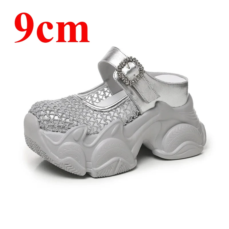 Women's Silver Black Cutout Platform Mules 9cm Thick Sole Wedge Heel Closed Toe Slippers Summer Casual Slip-On Clogs Shoes
Women's Silver Black Cutout Platform Mules 9cm Thick Sole Wedge Heel Closed Toe Slippers Summer Casual Slip-On Clogs Shoes