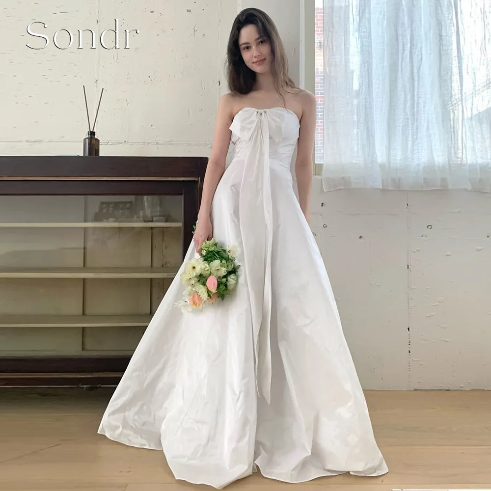 Sondr Customized A Line Taffeta Korean Wedding Dress Strapless Photo shoot Gown with Bow Floor Length Bridal Gown
Sondr Customized A Line Taffeta Korean Wedding Dress Strapless Photo shoot Gown with Bow Floor Length Bridal Gown